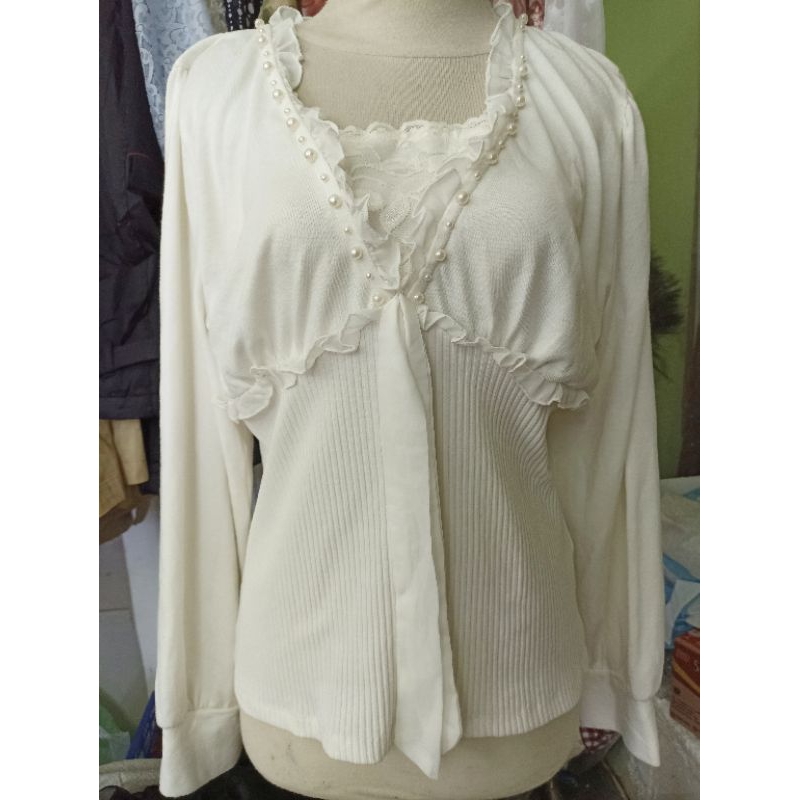 Livin' Alone Blouse Atasan Brukat + Plisket Mutiara Vintage Korea Putih