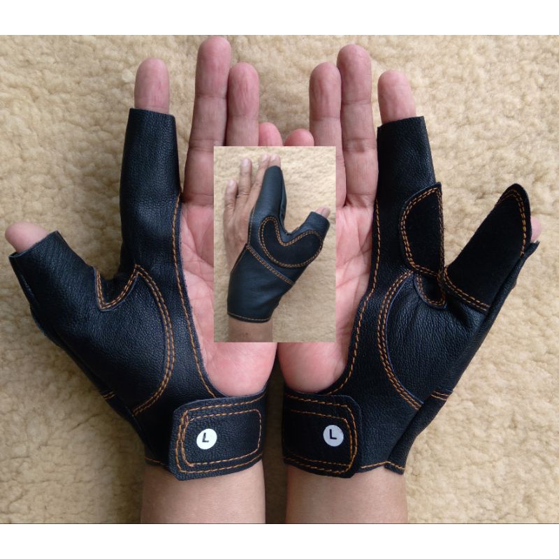 Hand glove (kiri) dan Thumb glove (kanan)