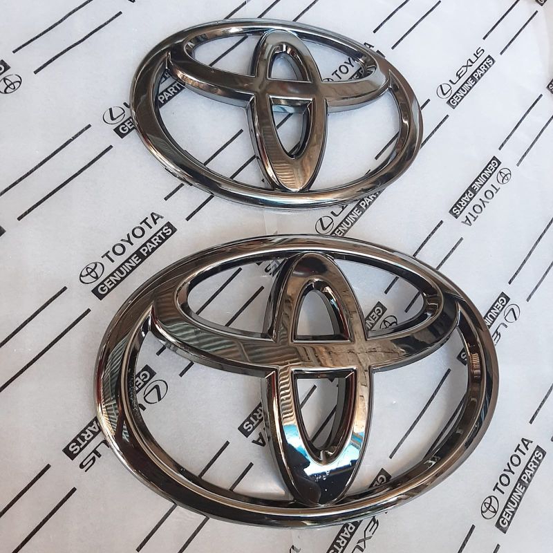 Emblem logo depan INNOVA REBORN VENTURER V  G Q 2016-2025  BLACK CHROME