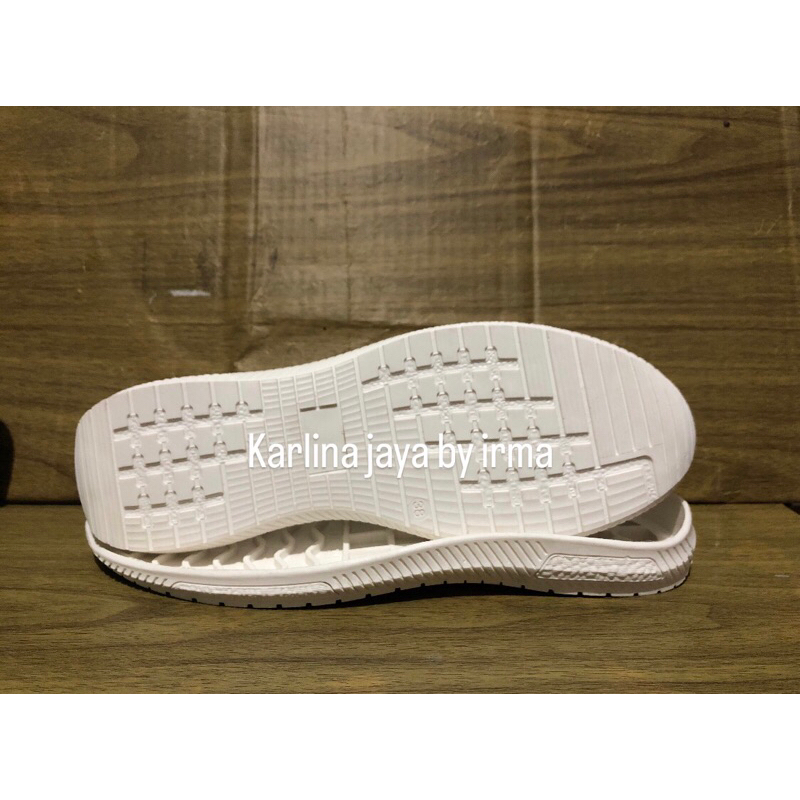 Outsole Sepatu Sneakers Wanita - Sporty Casual Wanita