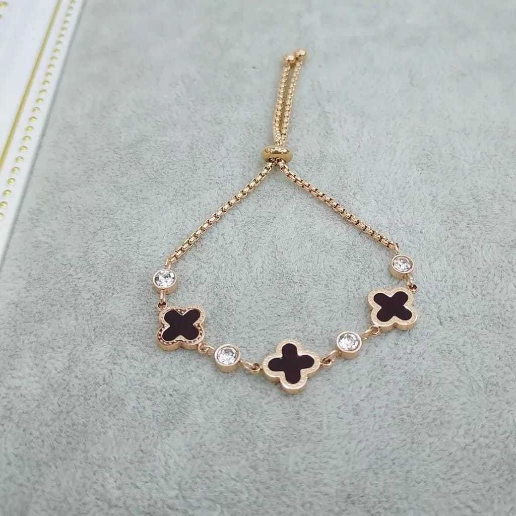 Gelang Titanium Anti Karat/Gelang tangan wanita dewasa titanium rantai clover hitam /Gelang Titanium