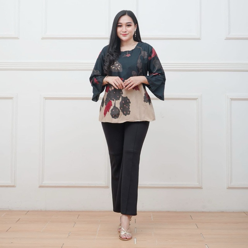 Atasan Batik Kerja Wanita Lengan 3/4 Simple