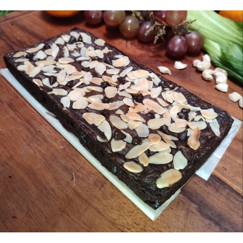 

Brownies panggang chocochip almond | 20x10 cm