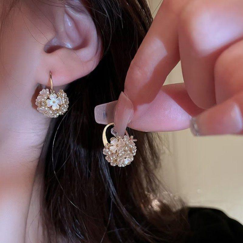 (BELI 2 DAPAT BONUS) AT90 ANTING MINI FLOWER BALL FASHION KOREA ELEGANT TITANIUM STEEL