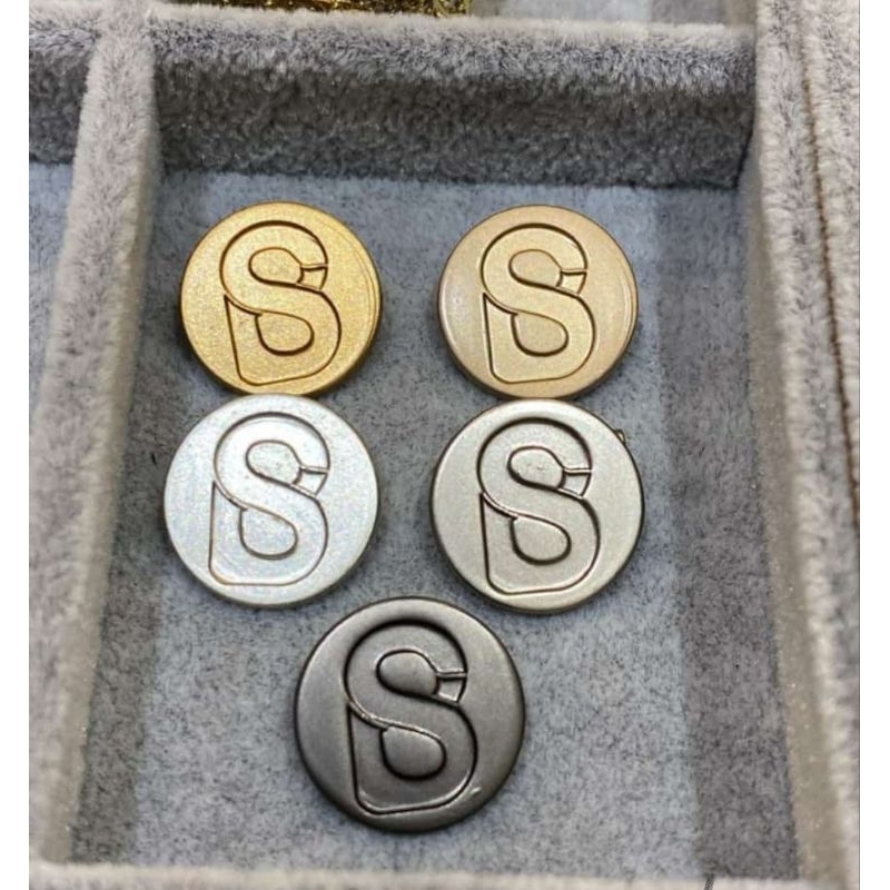 Buttonscarves Round Signature Brooch Pin Dagu NEW