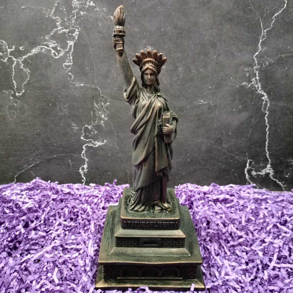 Celengan Patung Liberty
