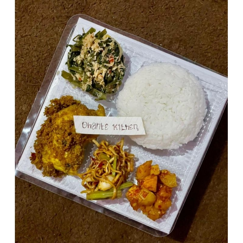 

PAKET NASI KOTAK SUPER KOMPLIT ENAK DAN MURAH