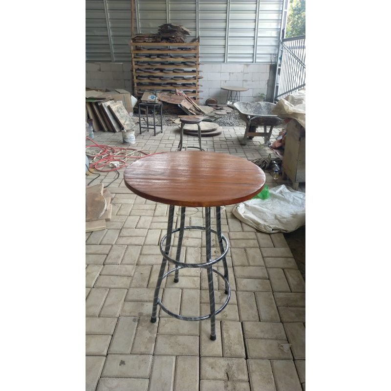 meja bar/meja cafe kaki besi pipa (d:50 cm t:100 cm)