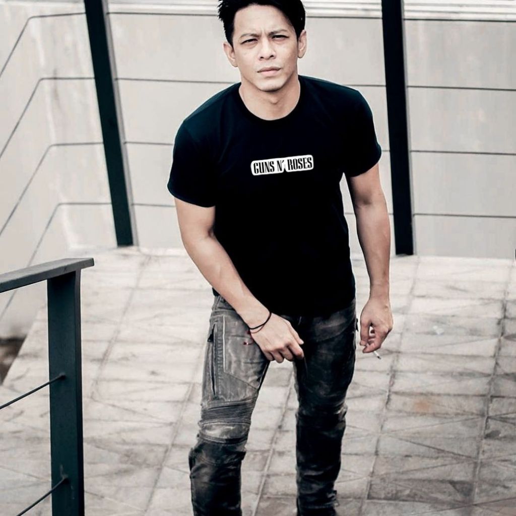 T-Shirt Unisex Black Original DIstro Guns N roses