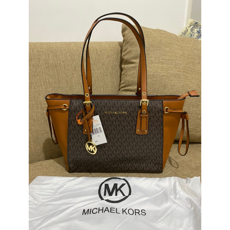Michael Kors MK Voyager Tote Bag