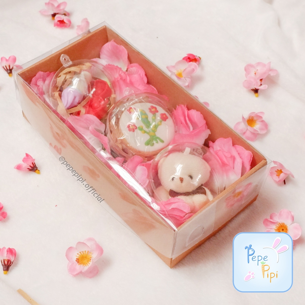 

Hampers Valentine Kue Beruang hadiah sweet flower box / mini bouquet buket bunga kado wisuda kelulusan perpisahan ultah wedding anniversary valentine day Ulang tahun Hampers