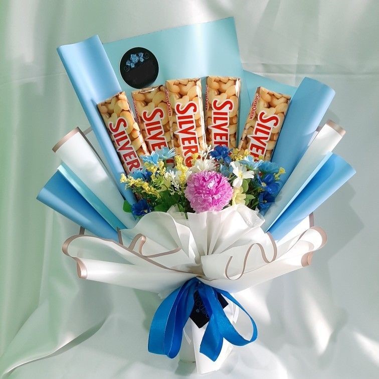 

Buket Coklat Silverqueen 28gr /Buket Wisuda/Hadiah Ulang tahun/Hari Guru/Valentine