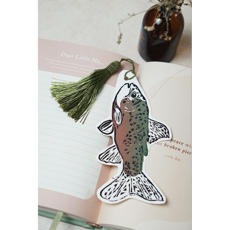 

LINO PRINTS BOOKMARK - PINK SALMON FISH (HANDMADE)