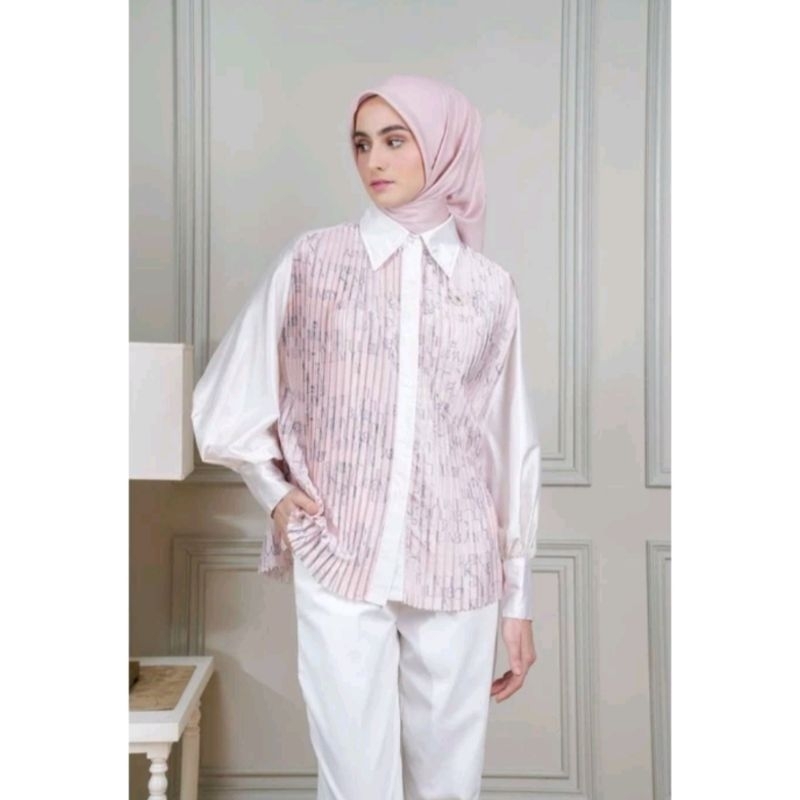 lexica shirt wearing klamby