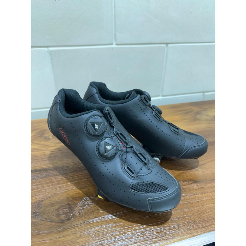 Sepatu Sepeda Carbon Avelio