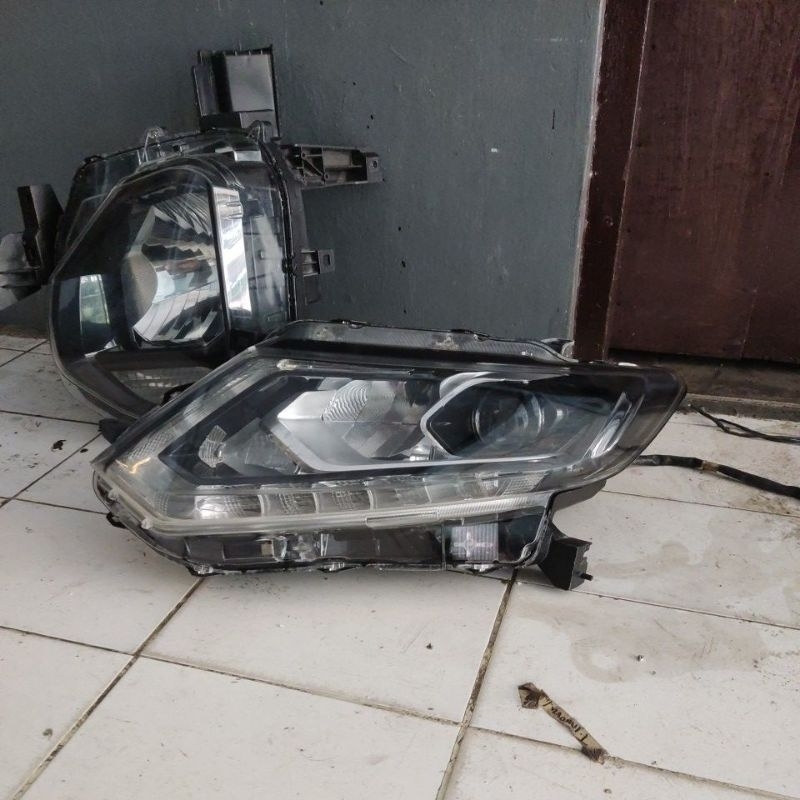 Headlamp lampu depan nissan xtrail  t32 2015 2020 led original