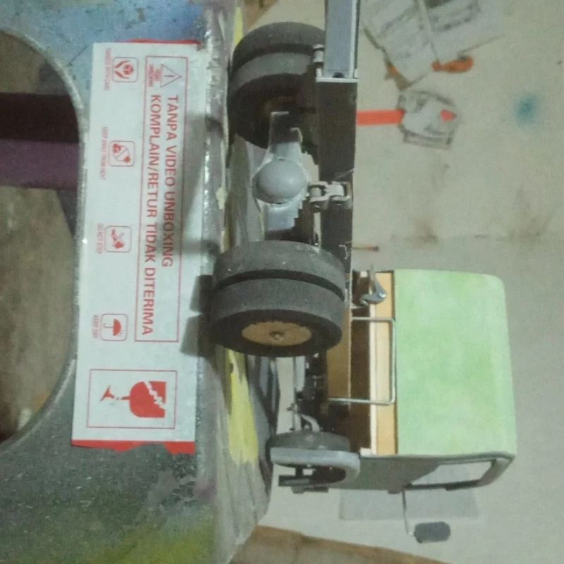 miniatur truk giga skala 16 tanpa bak