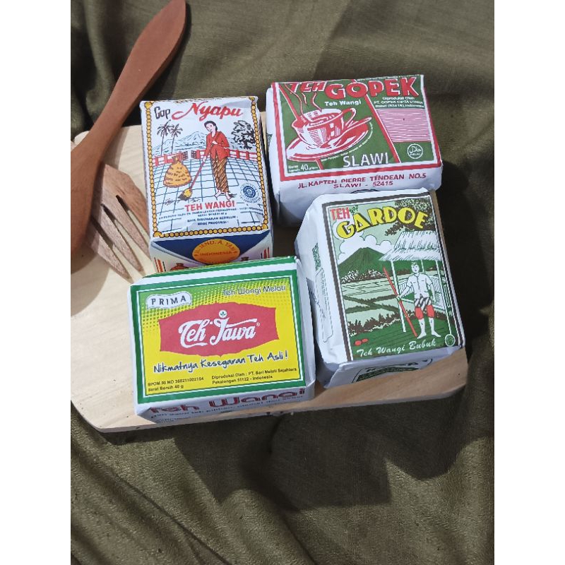 

Teh Racikan Khas Solo 4Merk Teh / Teh Khas Solo / Teh Solo / Oleh-oleh Solo