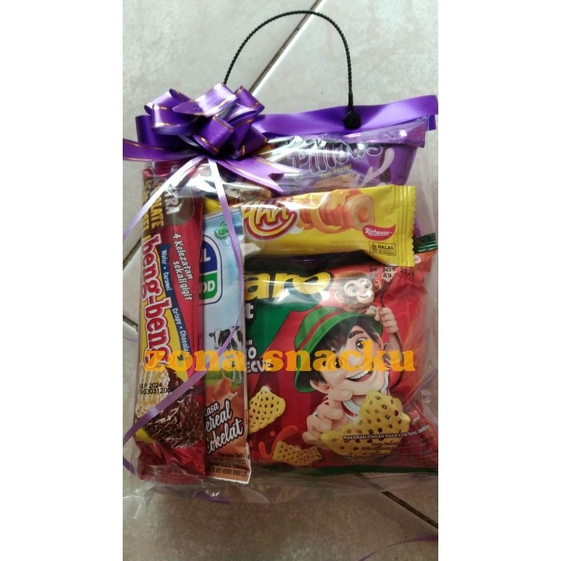 

Hampers/Bingkisan snack ulang tahun