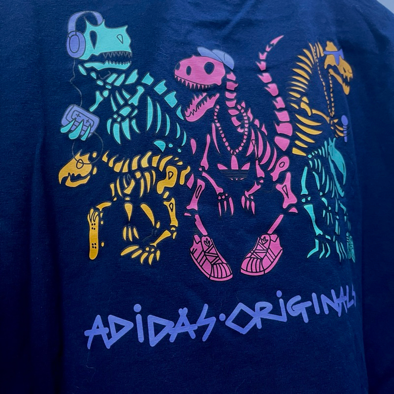 Adidas Original sweater. gravity design realy good shirt. barang second. ukuran S