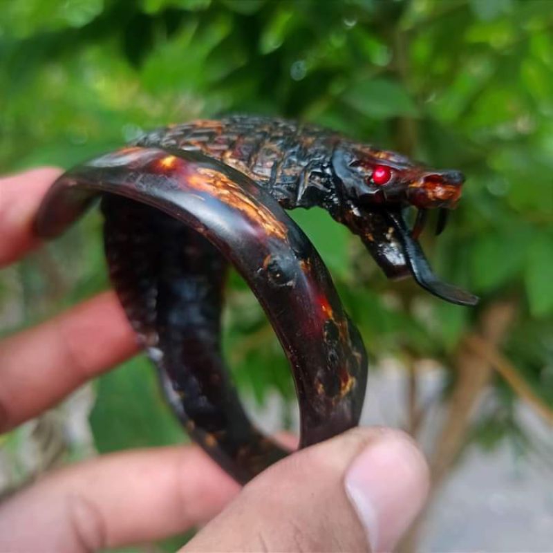 Akar Bahar merah kristal ukir King cobra