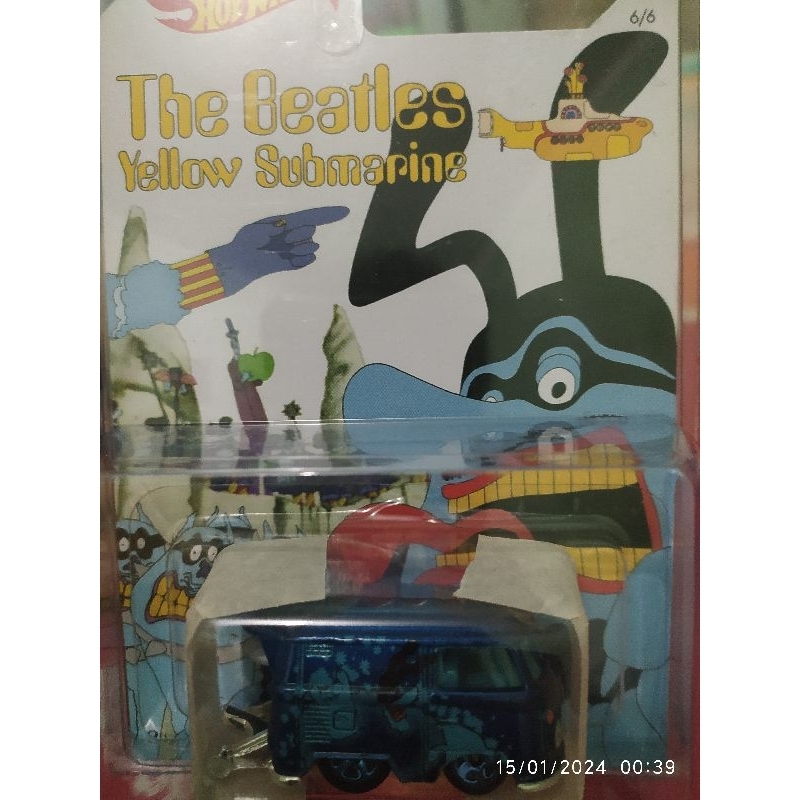 HOT WHEELS KOOL KOMBI THE BEATLES YELLOW SUBMARINE VW COMBI FREE PROTECTOR