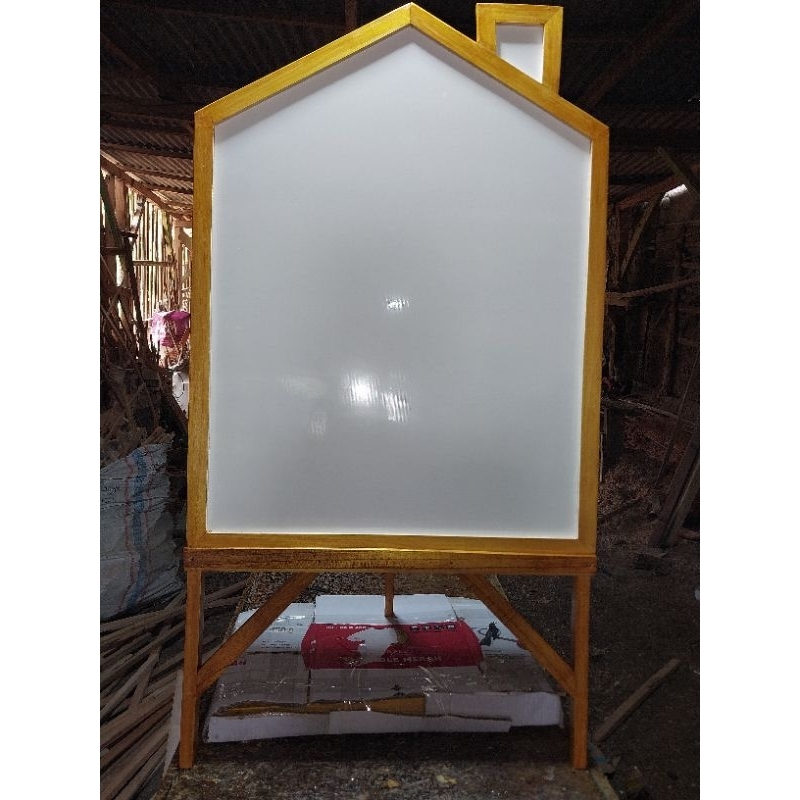 

papan tulis bentuk kastum dengan ukuran besar+peyangaya+sepidol