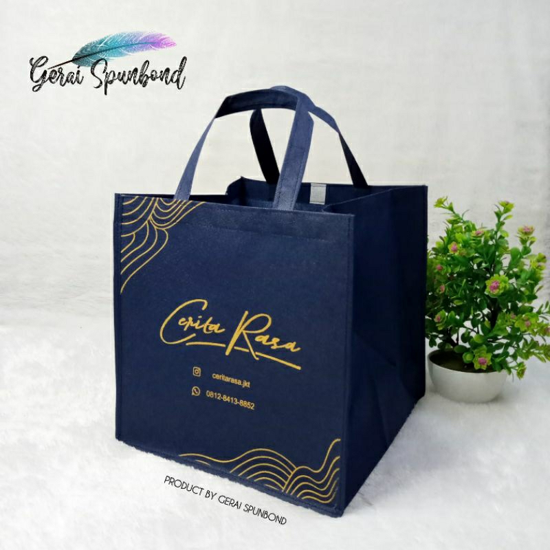 

Goodie Bag Spunbond Uk. 28cm x 28cm x 28cm Plus Sablon Custom