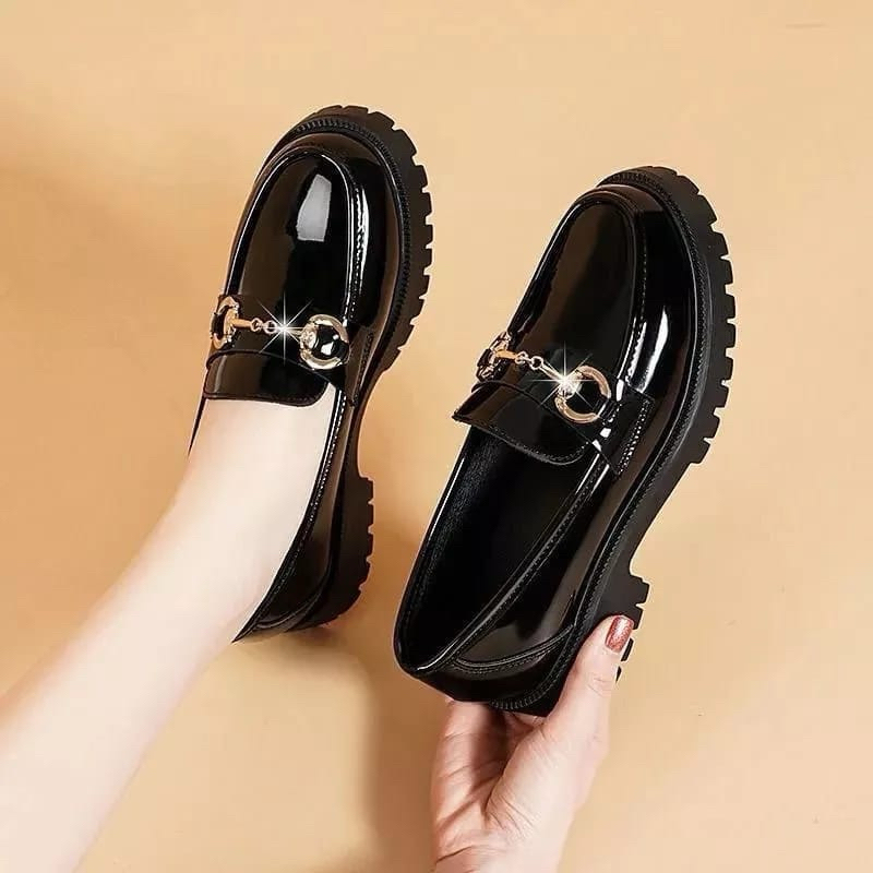 PENGIRIMAN CEPAT SEPATU KERJA PANTOFEL WANITA HITAM KARET SEPATU DOCMART WANITA KASUAL KOREA HITAM