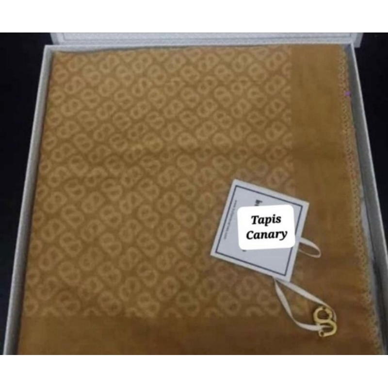 CANARY Tapis Square Buttonscarves new n ready