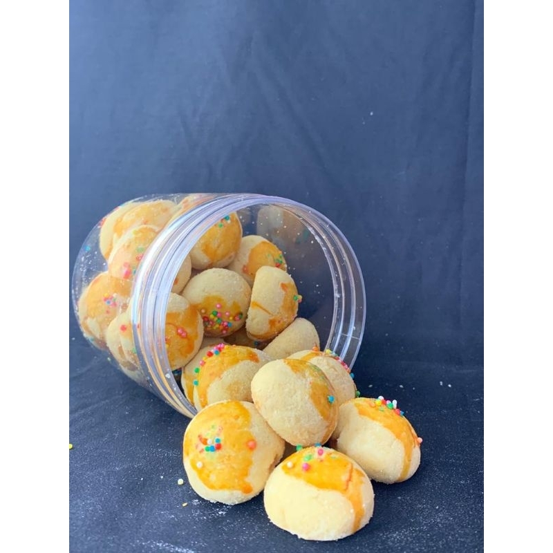 

Kue kering isi selai nanas