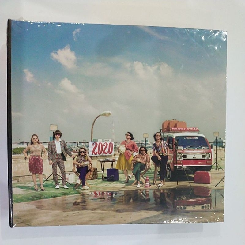 CD WHITE SHOES & THE COUPLES COMPANY - 2020