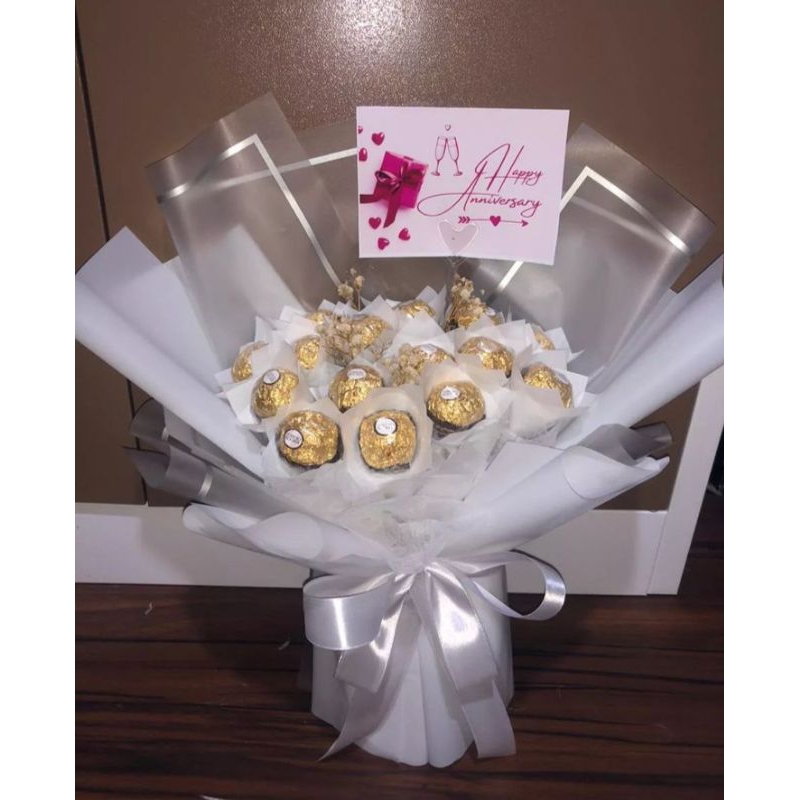 

buket valentine, buket coklat , buket anniversary, buket Ferrero Rocher, buket Ferrero , buket Boneka, buket wisuda , Chocolate bouquet