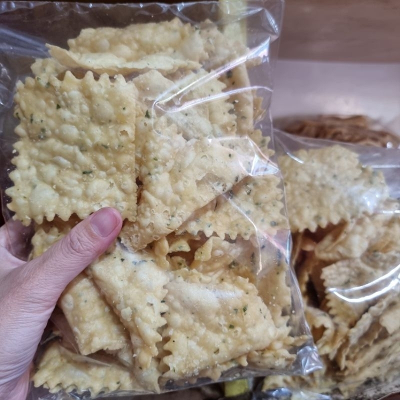 

Cemilan Pangsit Rege - cemilan asin gurih