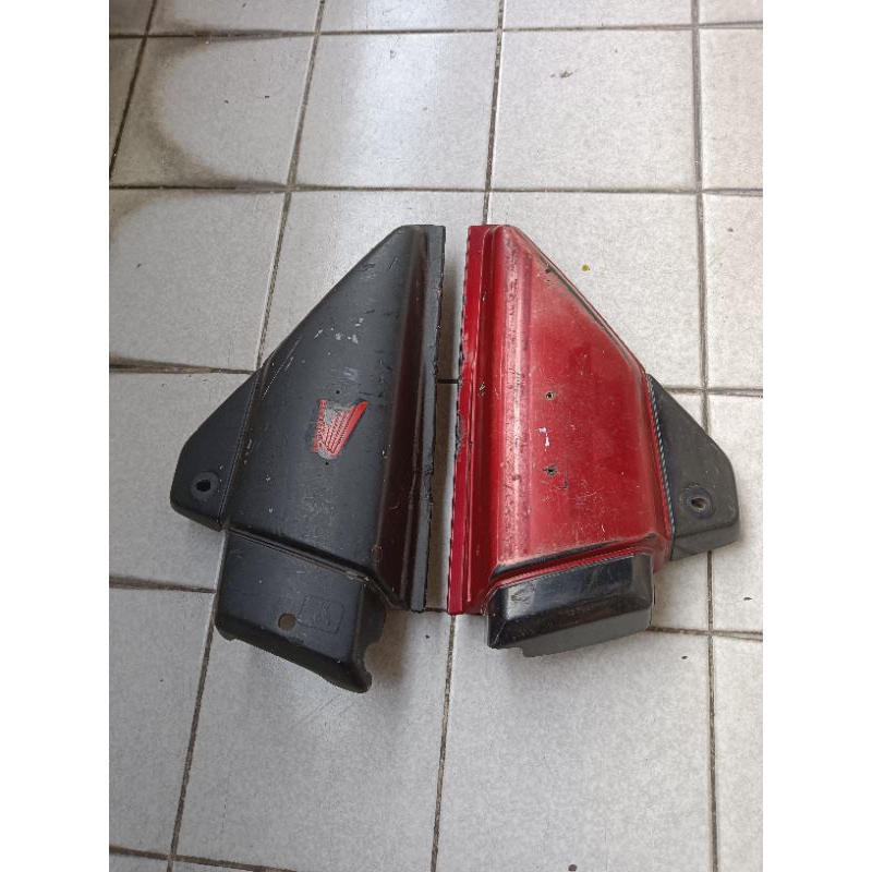 Tepong Tutup aki dop aki box aki kanan kiri honda cg100n cg 100 n cb100n original copotan