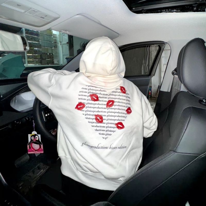 HOODIE BOXY GILSANS KISSES EDITION