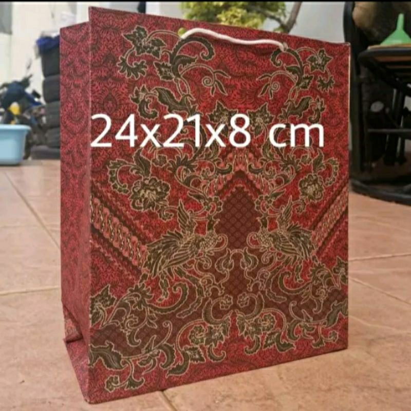 

paperbag motif batik UK. 24cmX21cmX8cm PERLUSIN ISI 12PCS