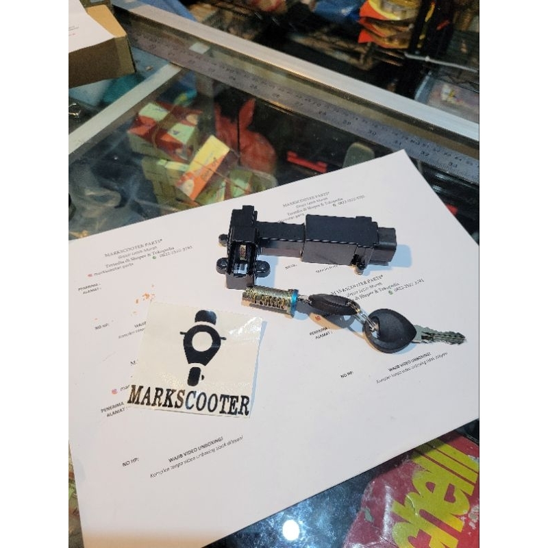 kunci jok depan vespa exclusive strada model pisah