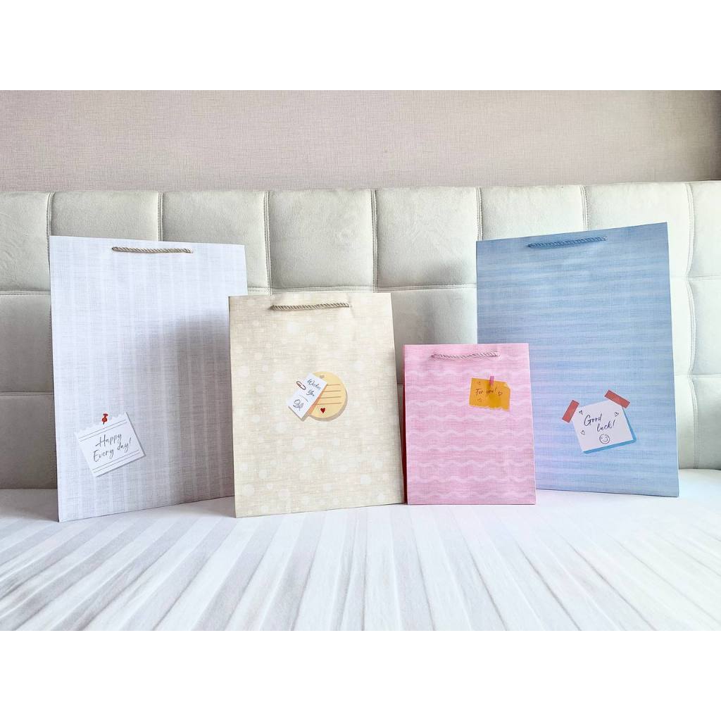 

Paper Bag V motif Wall Notes / Tas Kertas / Tas Kado / Tas Souvenir