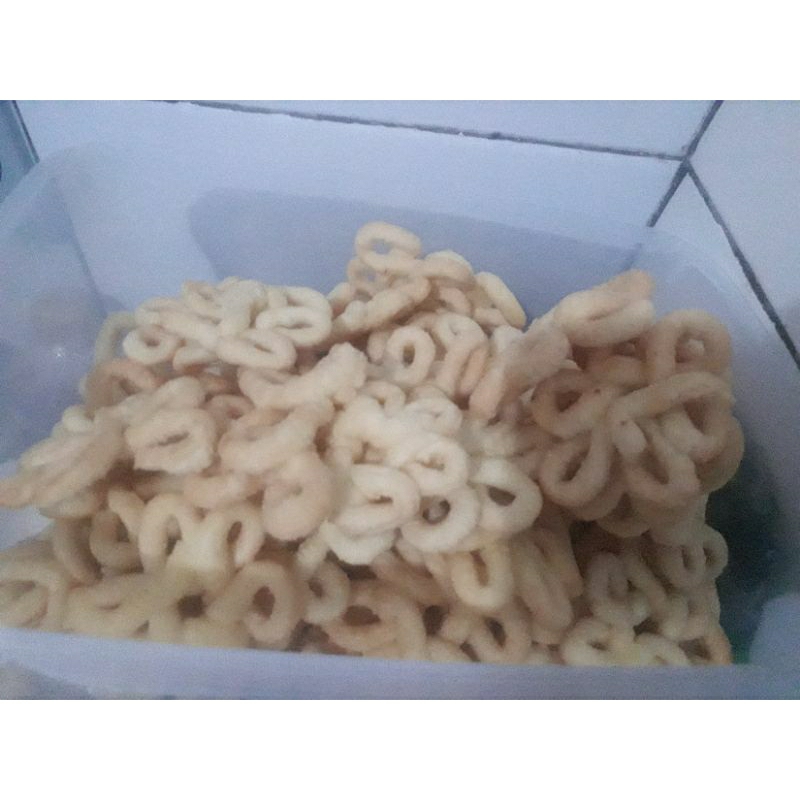 

Taring sakura (kue kering)