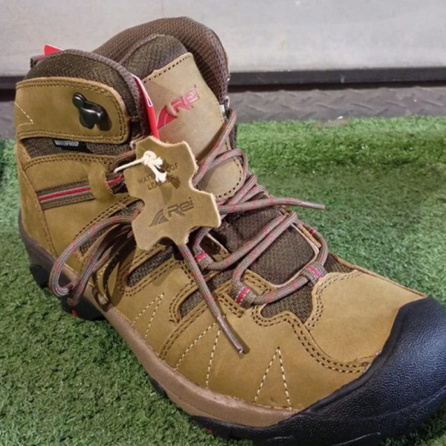 Sepatu Hiking Gunung Arei Cassanova Trekking