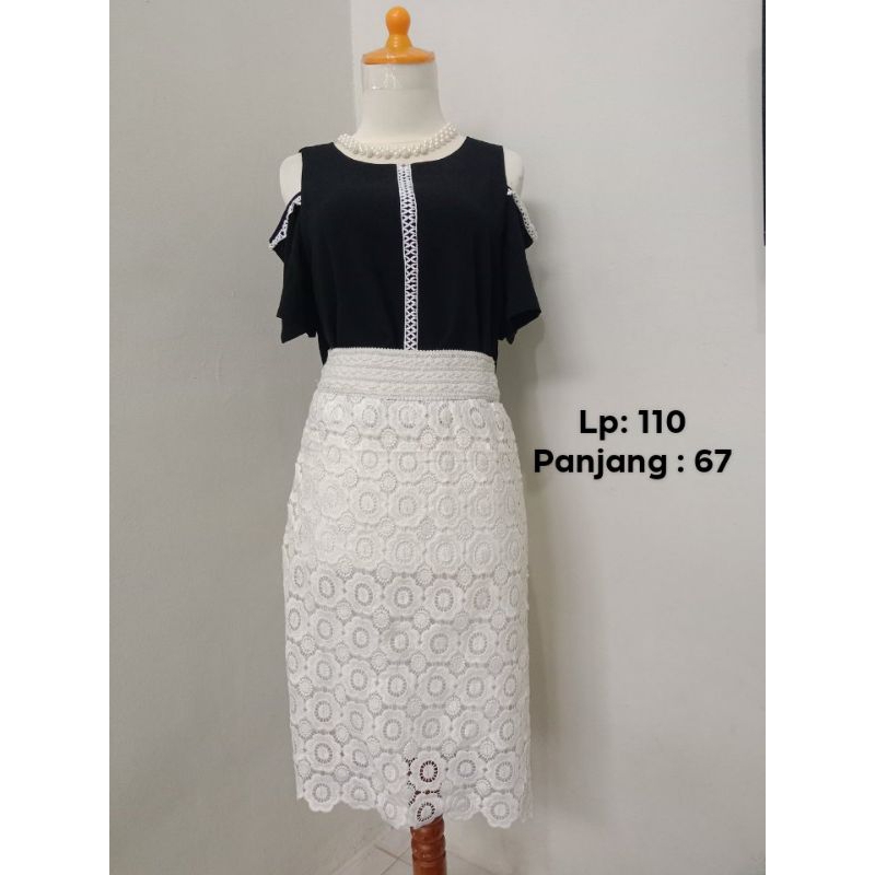 Pakaian/Baju/Celana/Rok/Bawahan Formal/Non Formal/Santai/Rok Panjang/Rok Pendek/Rok Span/Rok Kembang