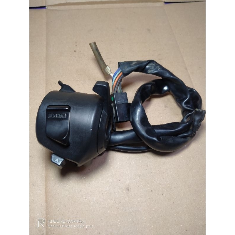 Holder saklar holder kiri Tiger Revo original copotan motor