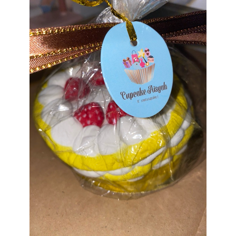 [FLASH SALE SQUISHY] STRAWBERRY CAKE BY CUPCAKE AISYAH (LICENSED AND RARE)