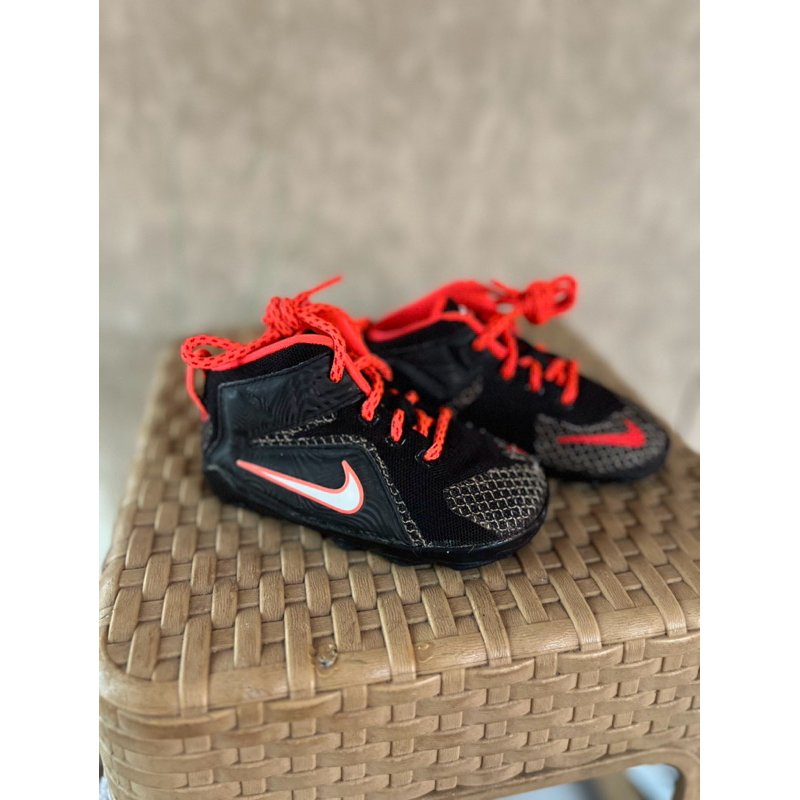 nike hitam