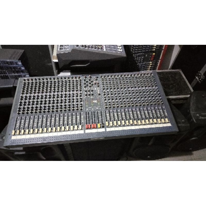 Soundcraft LX7-32 England