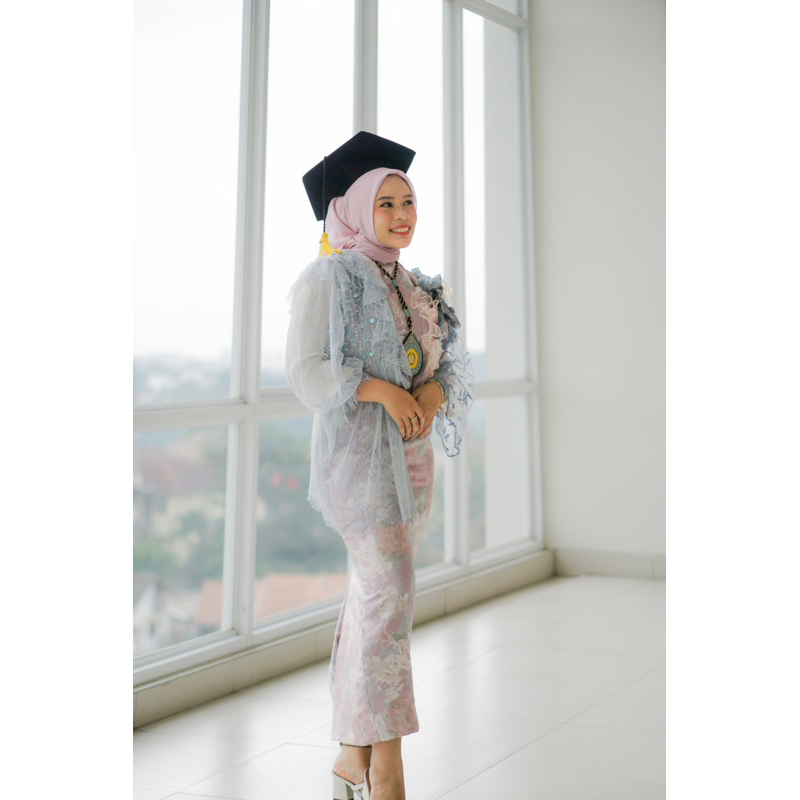 SEWA KEBAYA WISUDA