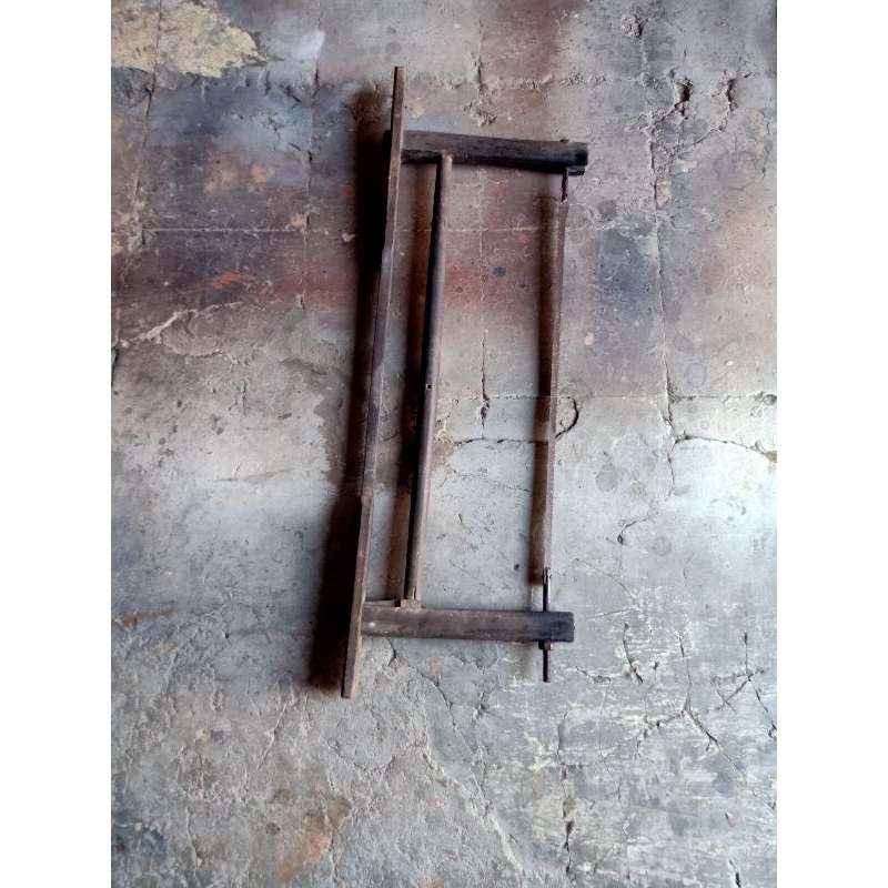 Gergaji kuno tangan manual kayu jati lawas