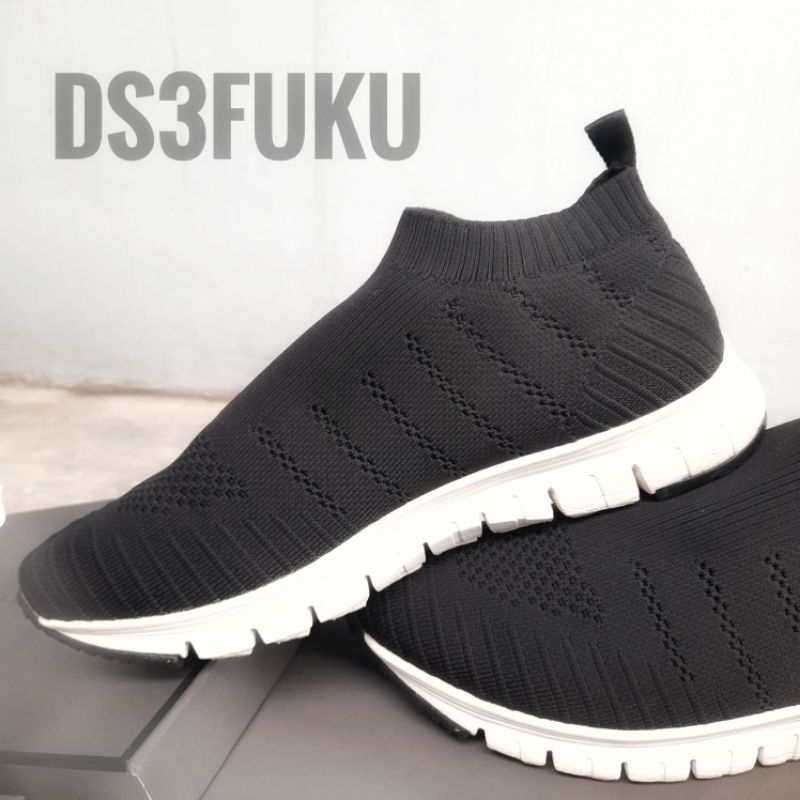 Sepatu Pria Hitam Black Slip On PEDRO PM1 76210054 617 Size 44 (PRELOVED)