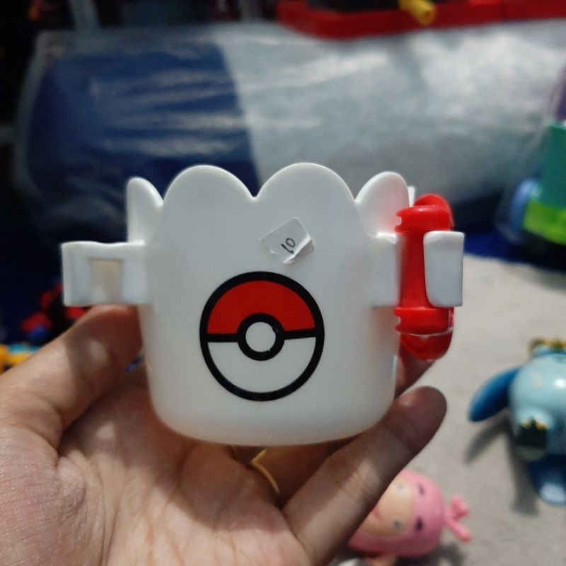 mainan / dikoleksi gelas pokemon pikachu mcd